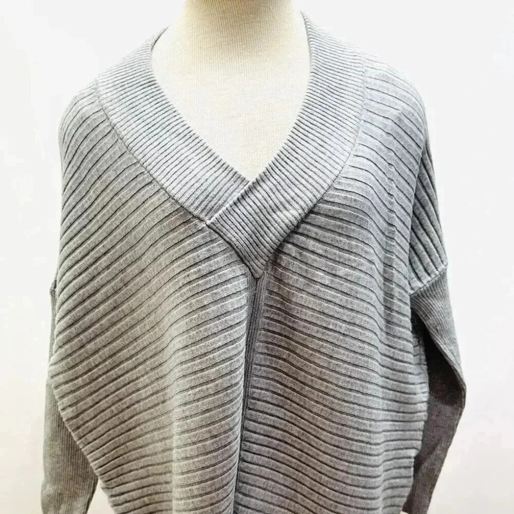 NWT STITCHDROP Women Long Sleeve V-Neck Pullover Gray Sweater Size Small